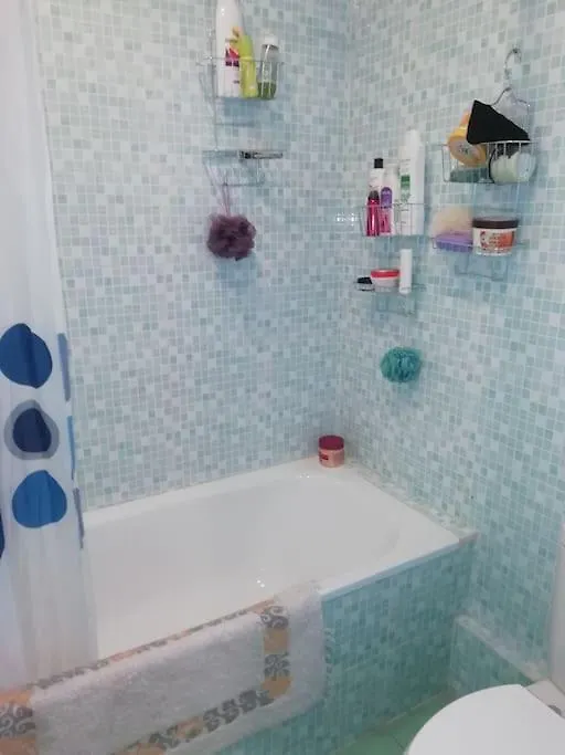 Double Room With Inside Window In Shared Apartment Barcellona